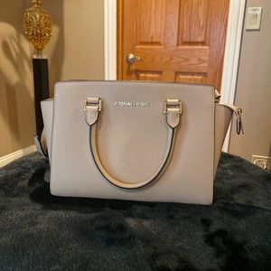 Michael Kors Nude Selma medium crossbody purse